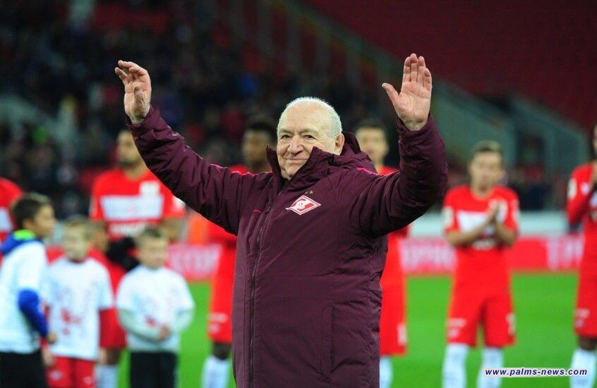 ميلان ينعى الأسطورة الإيطالي السابق لورينزو بوفون